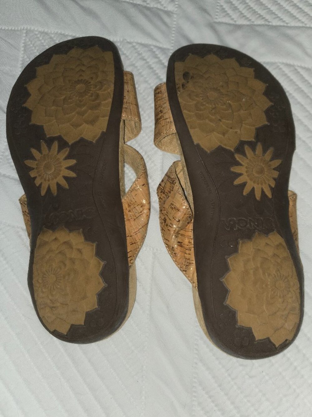 VIONIC Gold Cork Slide Sandals Size 8 - Picture 6 of 7
